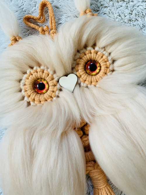 Macramé sovička v oranžové barvě — foto 3