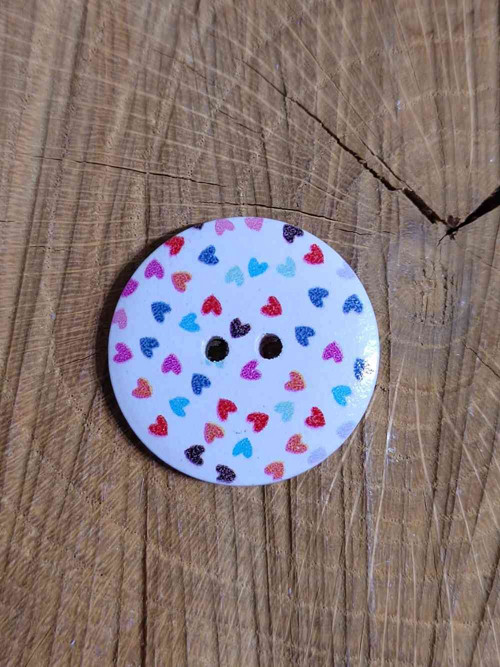 Knoflík dřevěný 30 mm srdíčka — foto 2