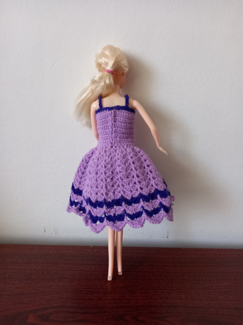 Háčkované fialové šatičky pro Barbie — foto 2