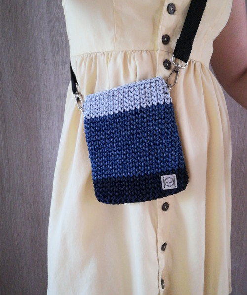 Malá háčkovaná crossbody kabelka - modrá — foto 4