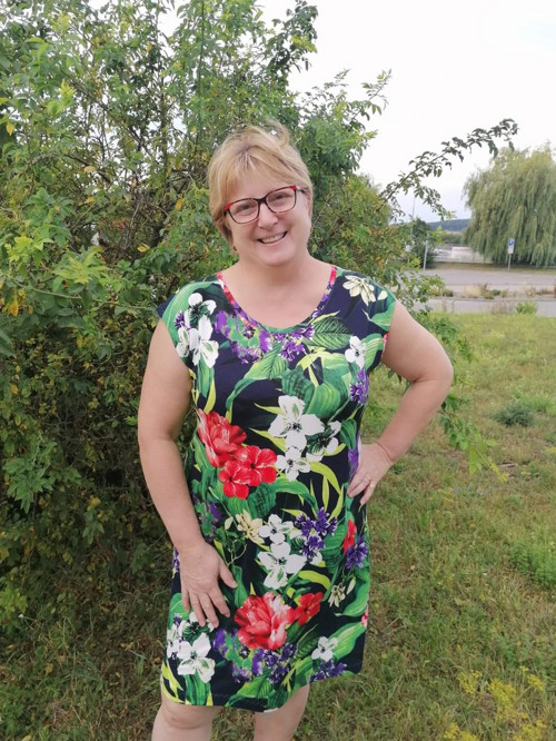 Šaty zelené s květy a listy — foto 4