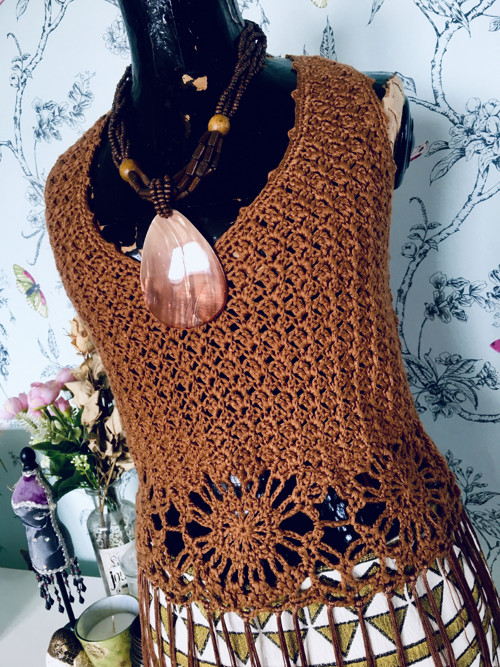 Top karamelka háčkovaný — foto 2