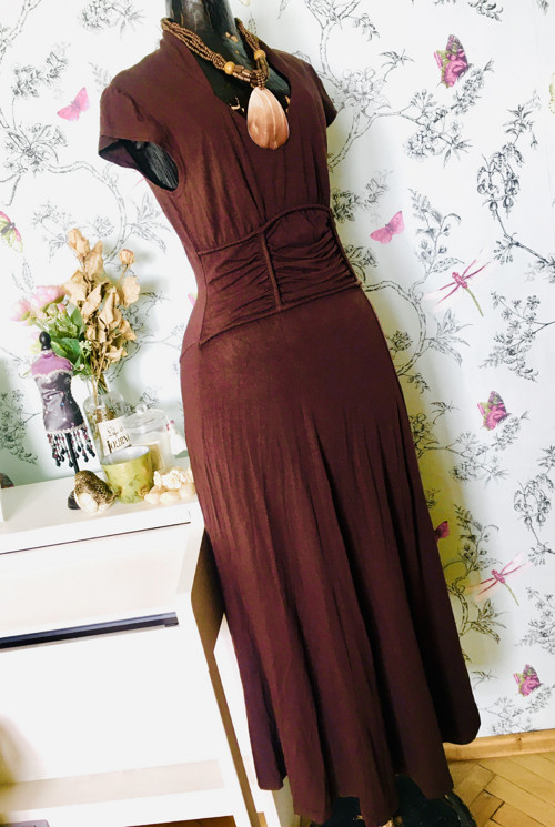 Šaty elegance v čokoládě — foto 2
