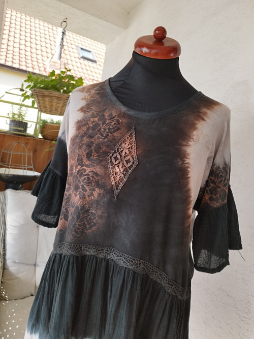 Šaty oversize černa batika — foto 5