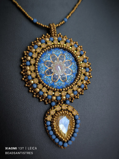 Vyšívaný náhrdelník "Mandala II." — foto 4