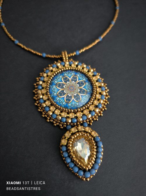 Vyšívaný náhrdelník "Mandala II." — foto 6