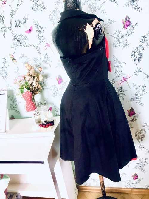Šaty retro fatale black&red — foto 5