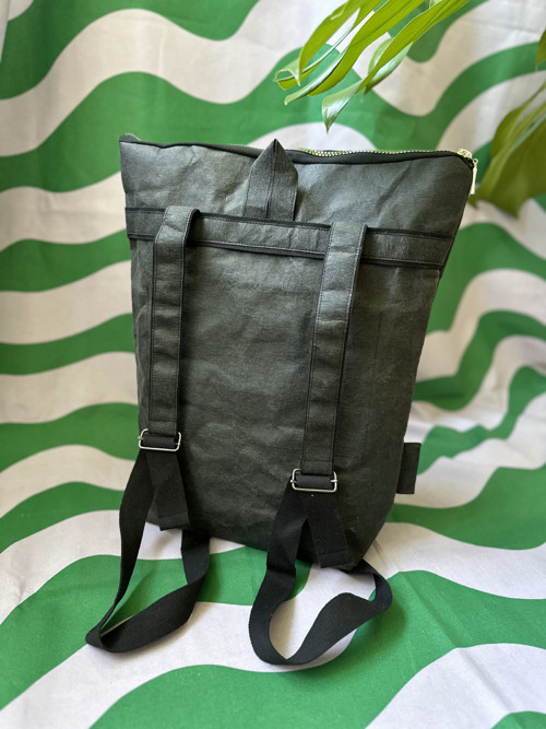Papírový batoh symetric simple // matte black — foto 2