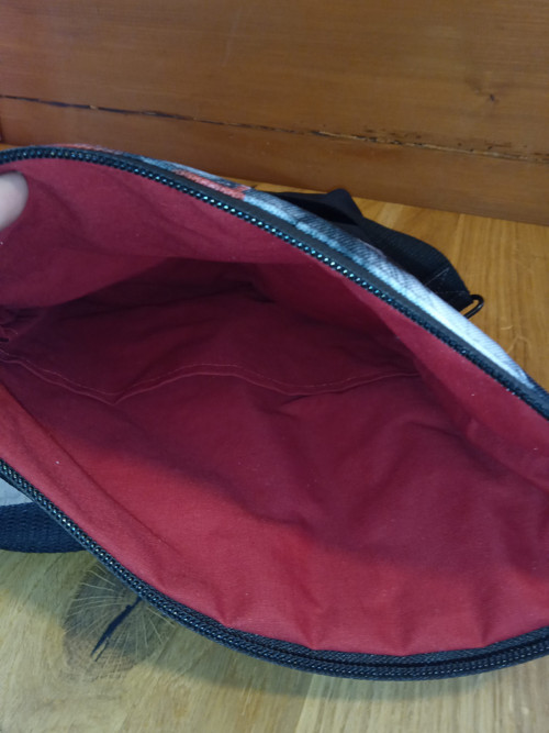 CROSSBODY TAŠTIČKA červenošedé květy — foto 4