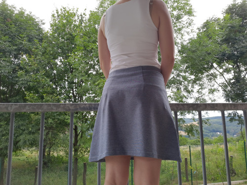 Modrošedá sukně nad kolena - vel. 38 — foto 2