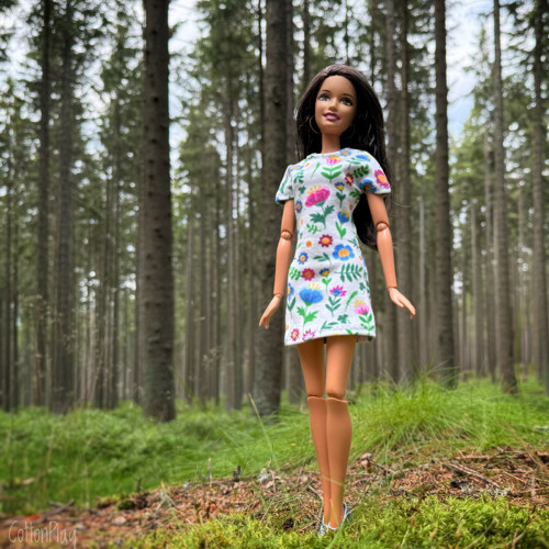 Šaty s kytičkami pro Barbie — foto 3