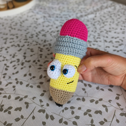Háčkovaná tužka s gumou — foto 2