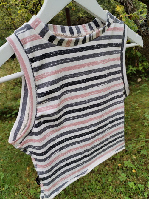 Proužkovaný Crop top — foto 5