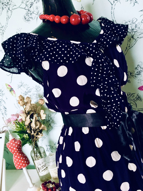 Šaty retro v puntíku — foto 4
