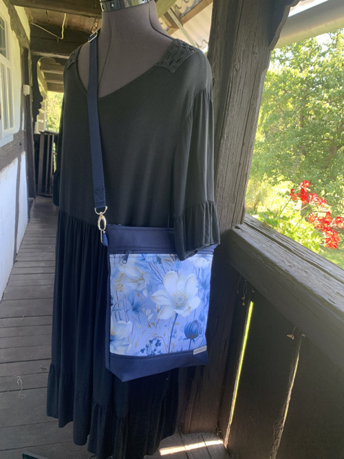 Crossbody kabelka - Čemeřice s modrou — foto 5