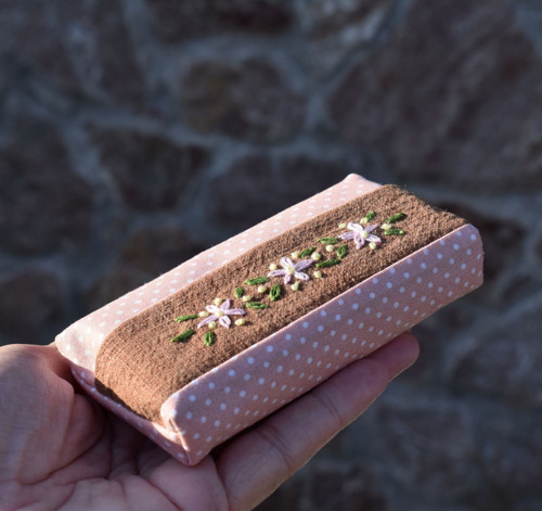 "Kapesníkovník" - Kvítí na hnědé — foto 2