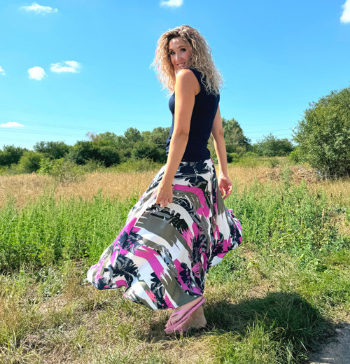 Polokolová sukně-abstraktní — foto 2