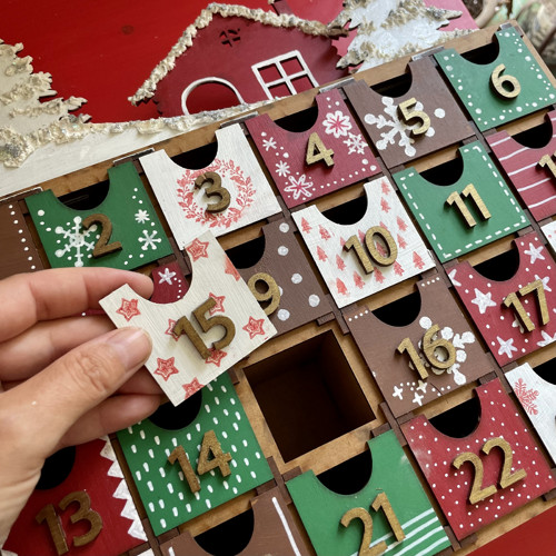Dřevěný adventní kalendář — foto 2