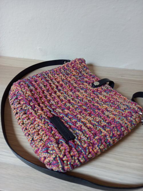Háčkovaná kabelka malá multicolor — foto 4