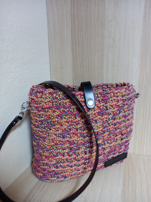 Háčkovaná kabelka malá multicolor — foto 2