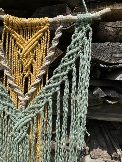 Macramé závěsná dekorace - jarní — foto 5