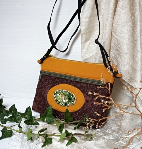 Crossbody s keramickým knoflíkem — foto 3