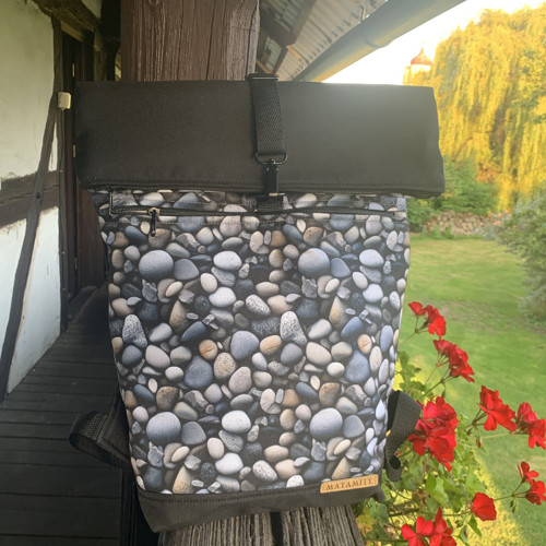 Kamínky + přední kapsa na zip — foto 4