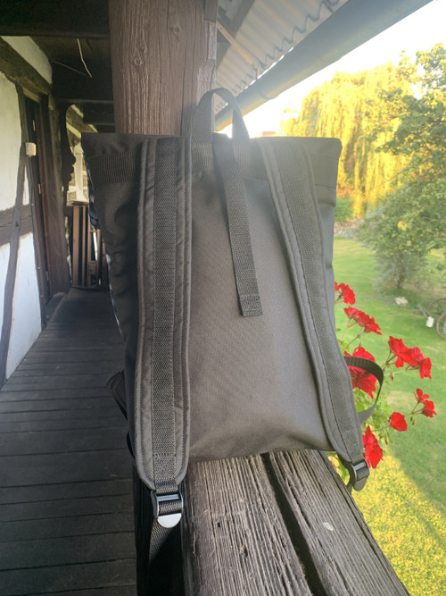Kamínky + přední kapsa na zip — foto 5