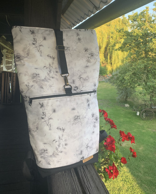 Černo-béžová elegance + přední kapsa na zip — foto 2