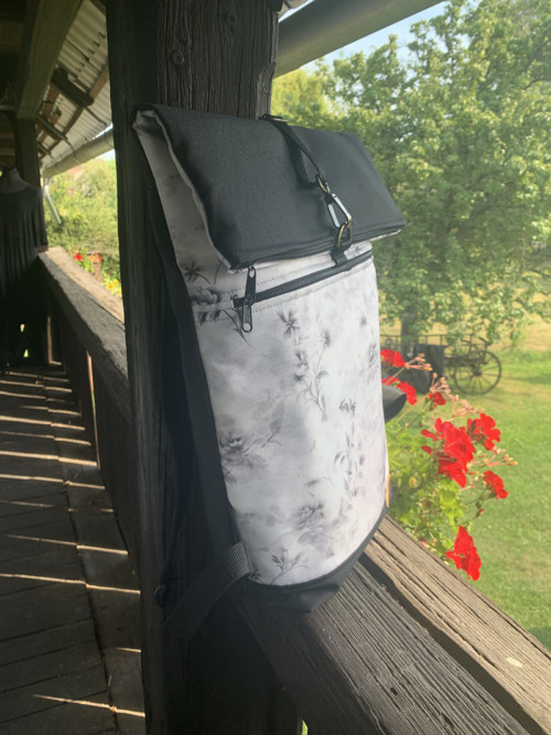 Černo-béžová elegance + přední kapsa na zip — foto 3