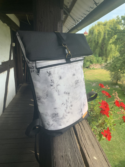 Černo-béžová elegance + přední kapsa na zip — foto 5