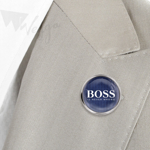 Odznak Pin Ocel BOSS IS NEVER WRONG / Bílá barva — foto 5
