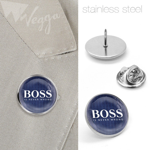 Odznak Pin Ocel BOSS IS NEVER WRONG / Bílá barva — foto 3