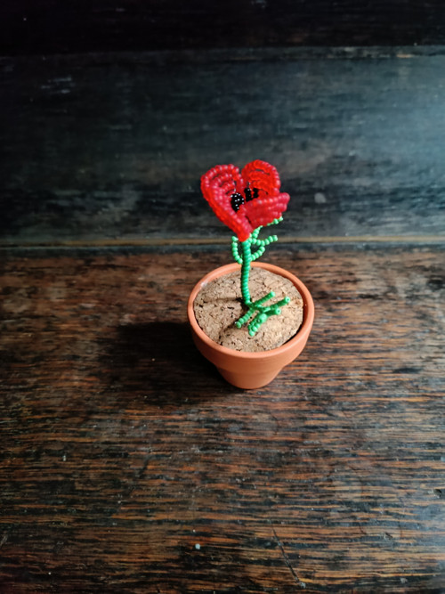 Vlčí mák z korálků — foto 4