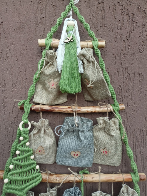 Adventní kalendář, vánoční stromeček, macramé — foto 4