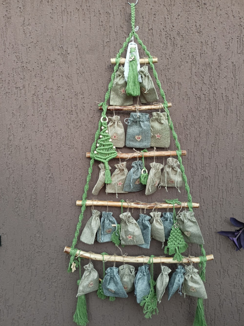 Adventní kalendář, vánoční stromeček, macramé — foto 5