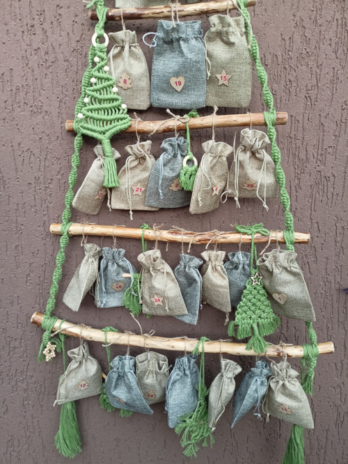 Adventní kalendář, vánoční stromeček, macramé — foto 6