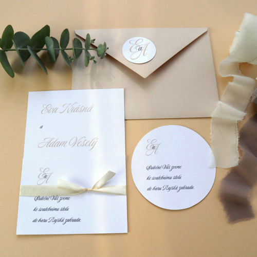 Monogram 1 - béžové oznámení — foto 2