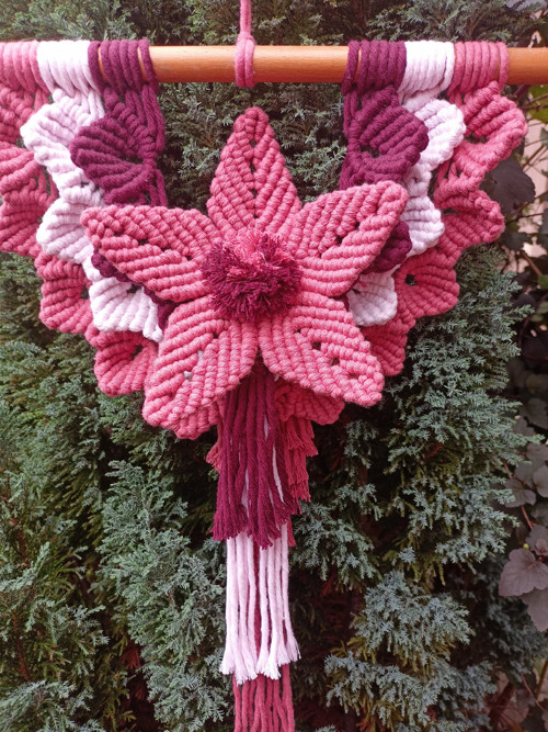 Závěsná dekorace, macramé «Bordó» — foto 5