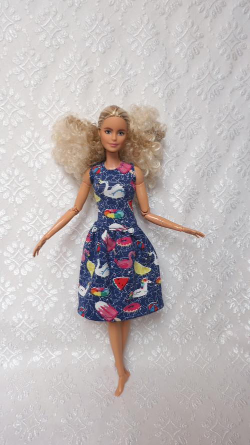 Úpletové šaty pro Barbie — foto 2