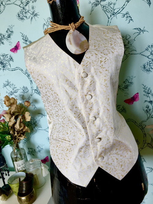 Vestička boho brokátová — foto 3