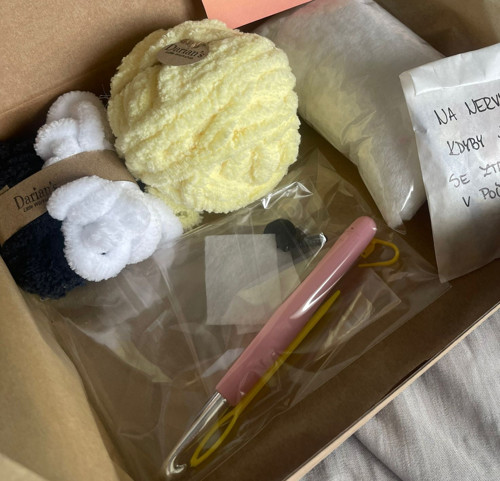 Háčkovací BOX "Uháčkuj si sám.." - Včelka — foto 2