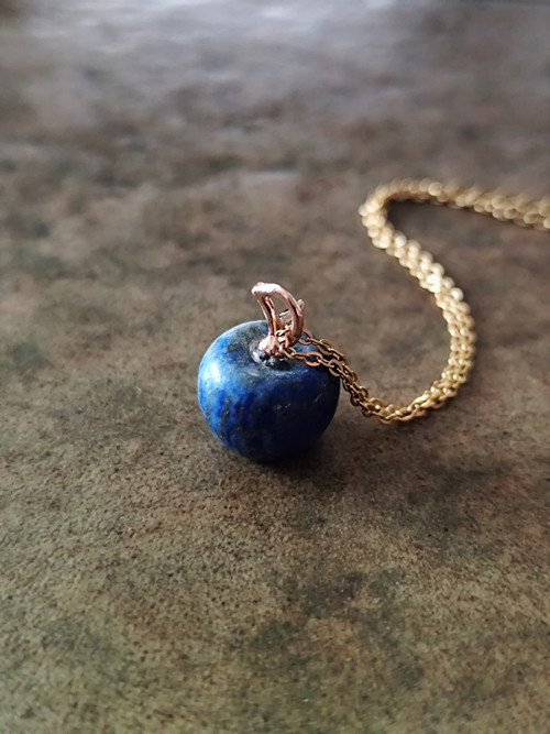 Řetízek s jablíčkem - lapis lazuli — foto 3