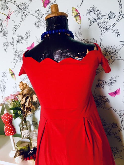 Šaty retro red — foto 5