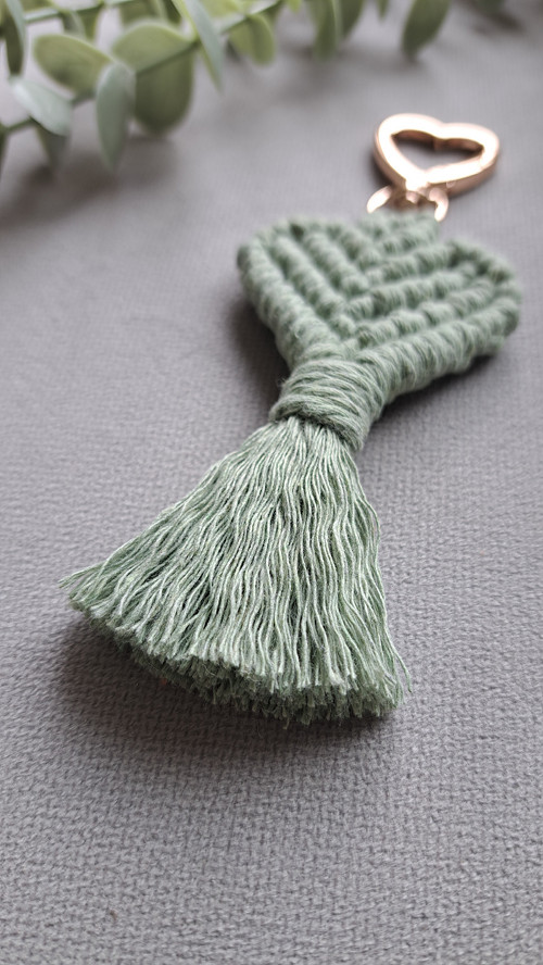 Macrame přívěsek SRDCE - světle zelená — foto 3