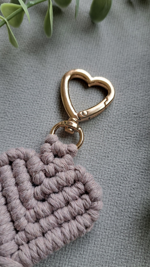 Macrame přívěsek SRDCE - fialková — foto 2