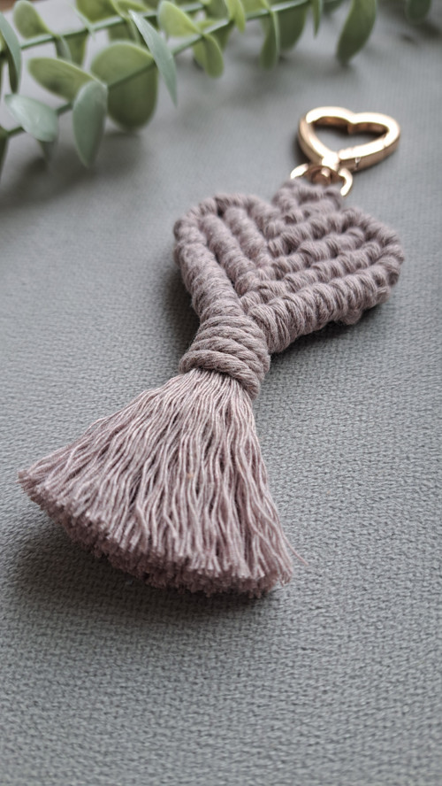 Macrame přívěsek SRDCE - fialková — foto 3