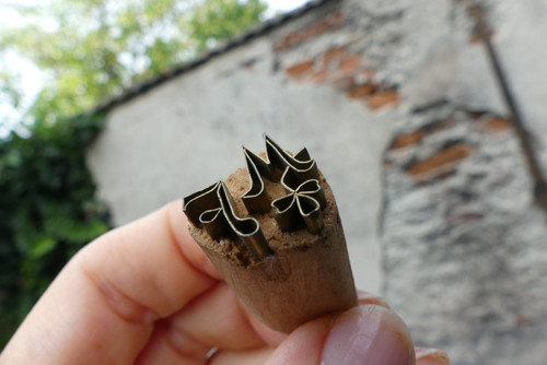 Monogram ...dřevěné razítko na textil, modrotisk — foto 2
