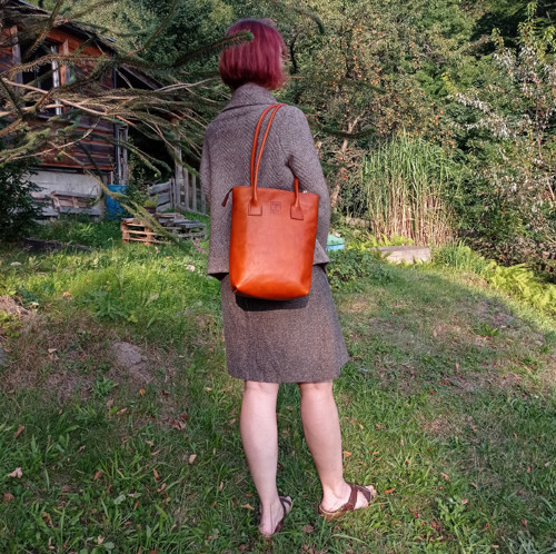 Kožená kabelka Birgit - tamponovaná sv. hnědá — foto 2