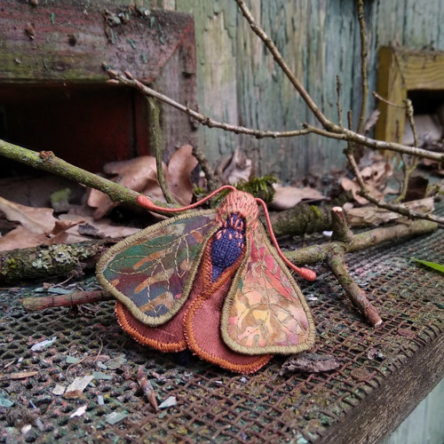 Můrka- textilní brož 156 — foto 2